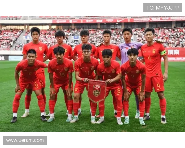 中国足球队新帅揭晓前景堪忧 球迷期待年轻球员崛起与未来突破